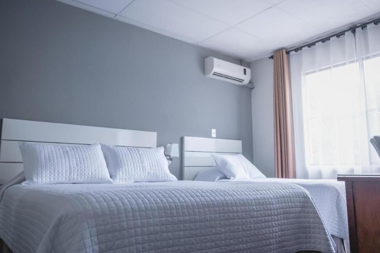 Cardedeu Suites 圣萨尔瓦多 外观 照片